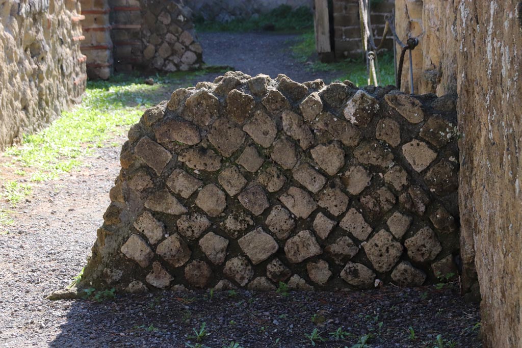 Ins Or II.3 Herculaneum, October 2022. Looking towards a wall at east end. Photo courtesy of Klaus Heese.